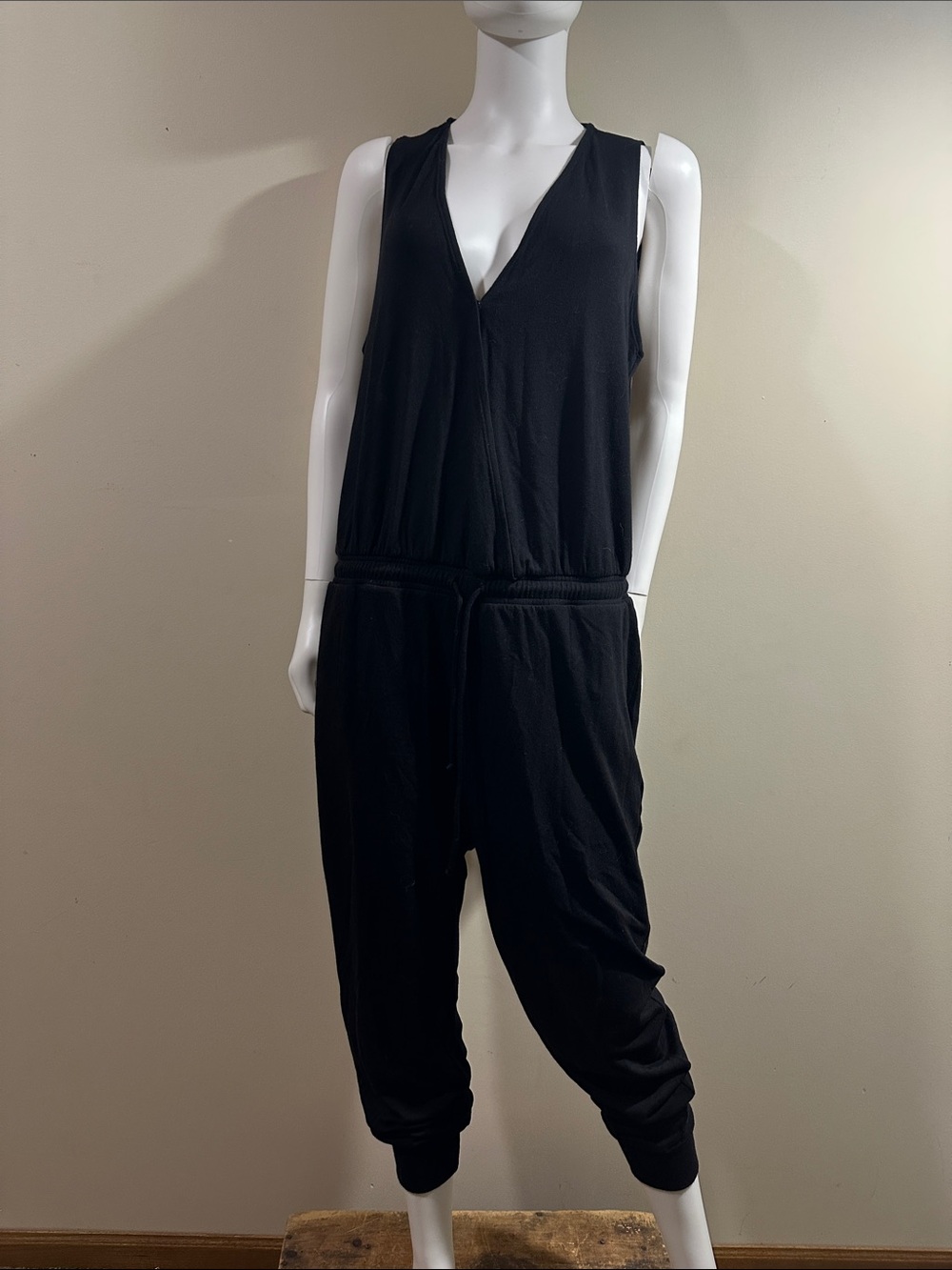 Beyond Yoga XL Black Sleeveless V-Neck Jumpsuit